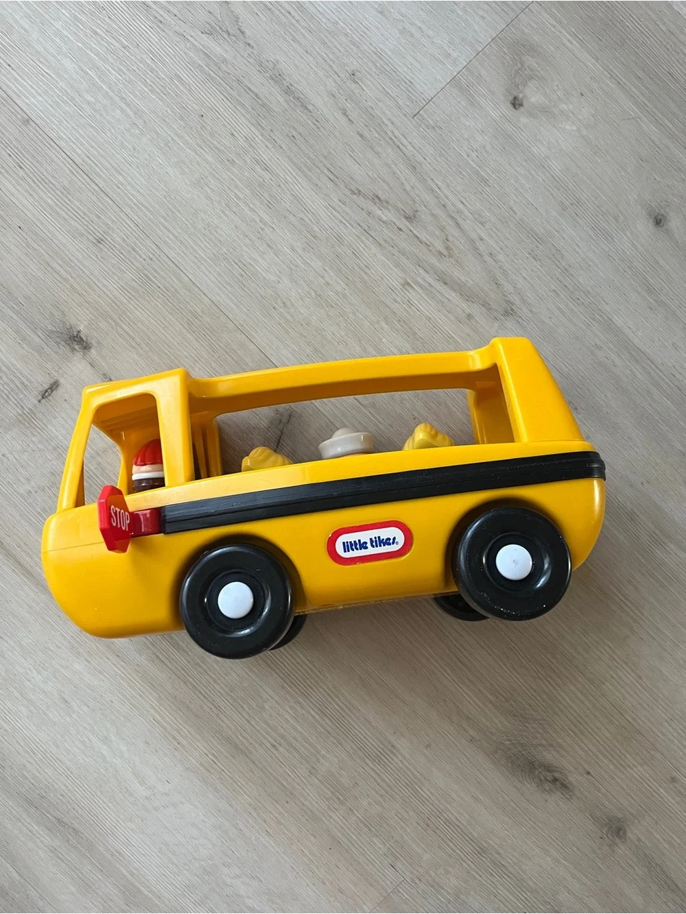 Little Tikes vintage yellow school bus with figures